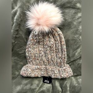 Norla Canada Wool Blend Chunky
Pom Beanie Hat - Marble Pink